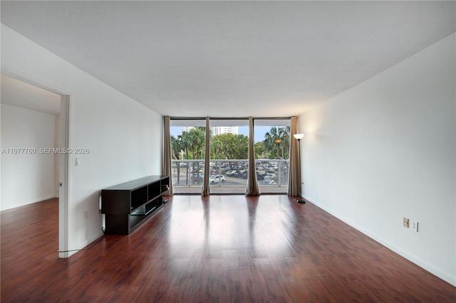 3731 N Country Club Dr 229, Aventura, FL 33180