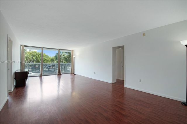 3731 N Country Club Dr 229, Aventura, FL 33180