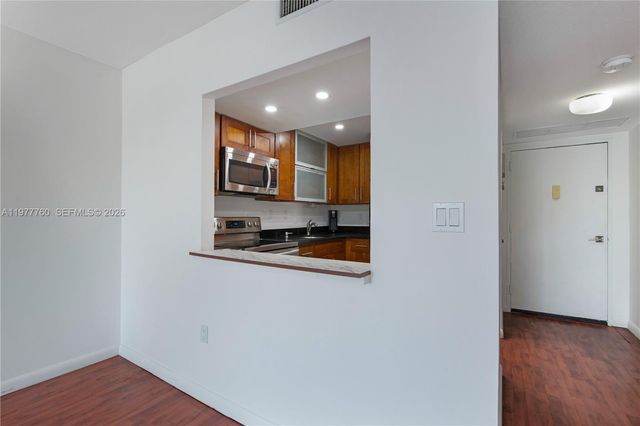 3731 N Country Club Dr 229, Aventura, FL 33180