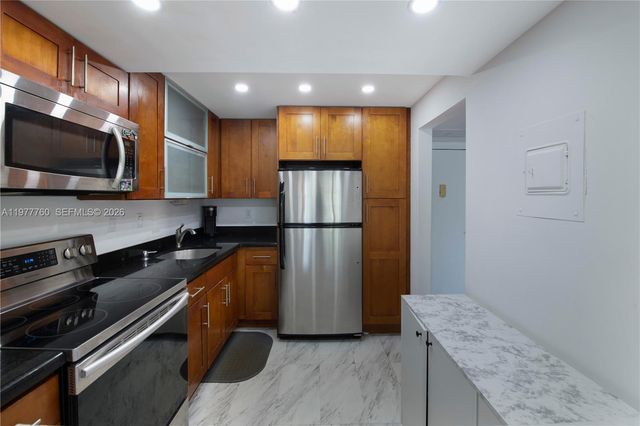 3731 N Country Club Dr 229, Aventura, FL 33180