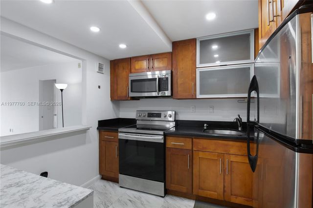 3731 N Country Club Dr 229, Aventura, FL 33180