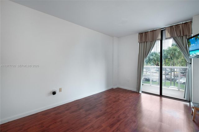 3731 N Country Club Dr 229, Aventura, FL 33180