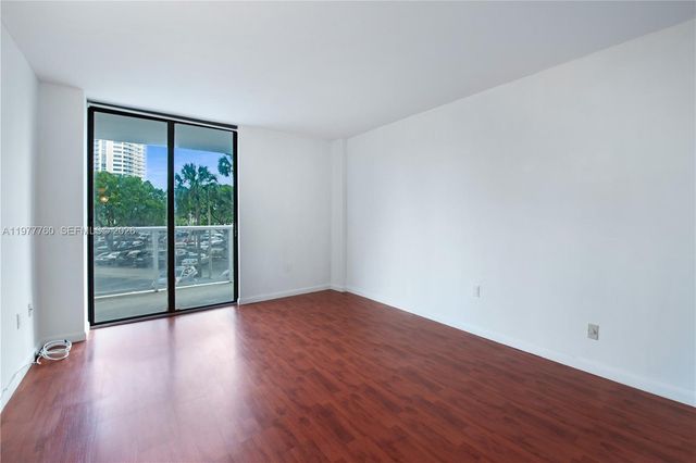 3731 N Country Club Dr 229, Aventura, FL 33180