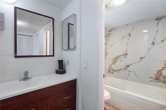 3731 N Country Club Dr 229, Aventura, FL 33180