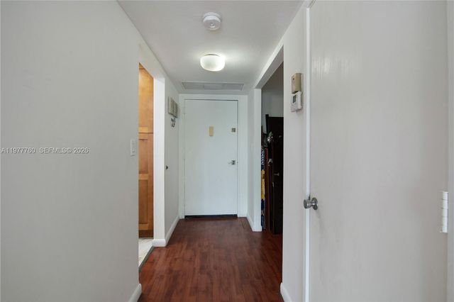 3731 N Country Club Dr 229, Aventura, FL 33180