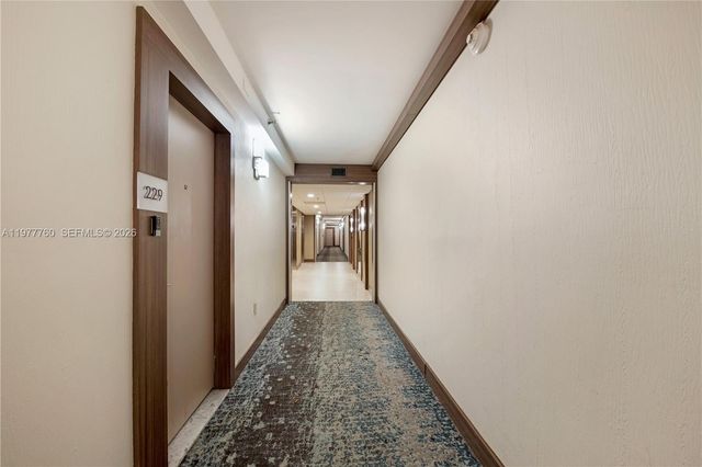 3731 N Country Club Dr 229, Aventura, FL 33180