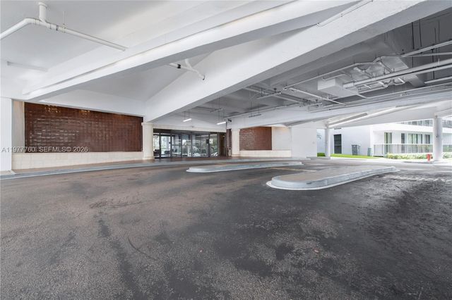 3731 N Country Club Dr 229, Aventura, FL 33180
