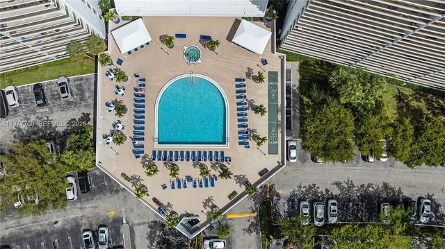 3731 N Country Club Dr 229, Aventura, FL 33180