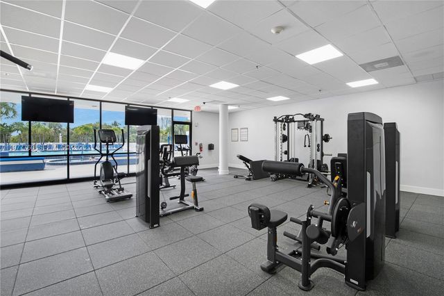 3731 N Country Club Dr 229, Aventura, FL 33180