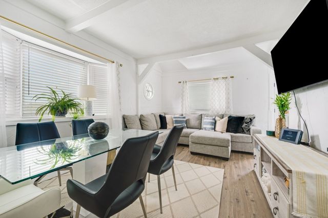 7 Lawndale Ave, Saugus, MA 01906