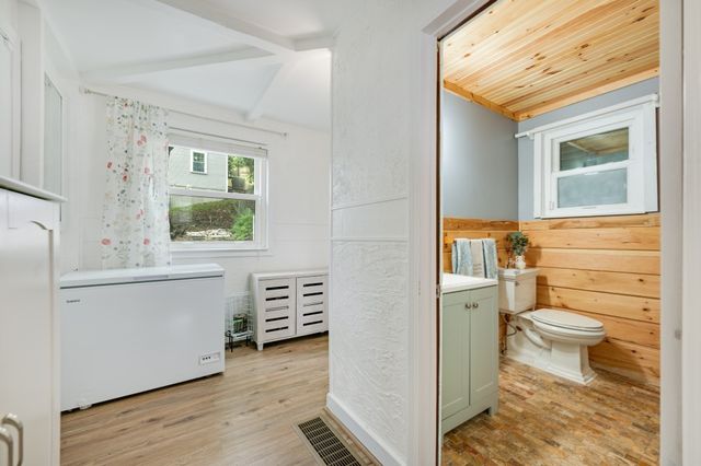 7 Lawndale Ave, Saugus, MA 01906