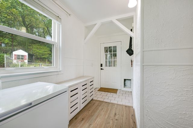 7 Lawndale Ave, Saugus, MA 01906