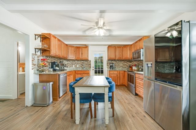 7 Lawndale Ave, Saugus, MA 01906