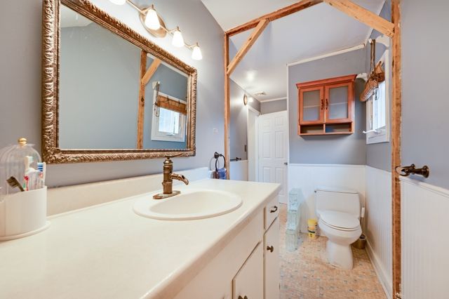 7 Lawndale Ave, Saugus, MA 01906