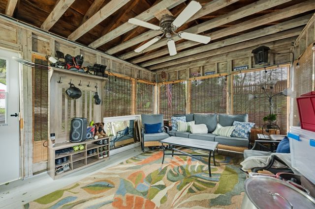 7 Lawndale Ave, Saugus, MA 01906