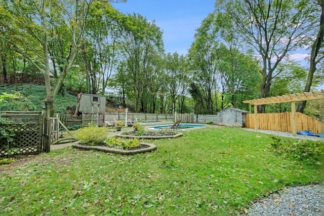 7 Lawndale Ave, Saugus, MA 01906