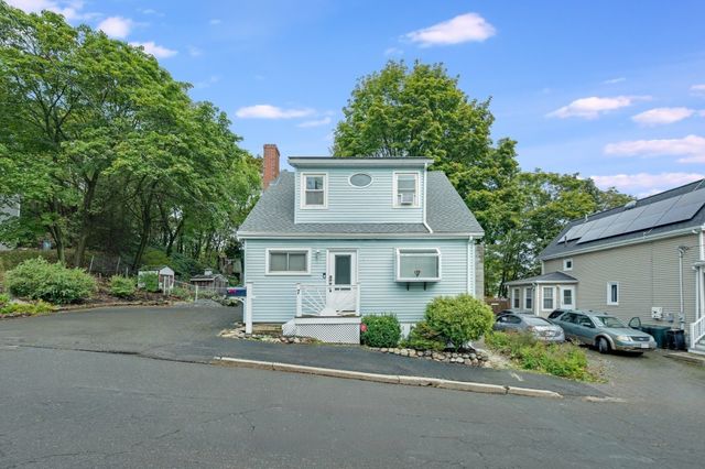 7 Lawndale Ave, Saugus, MA 01906