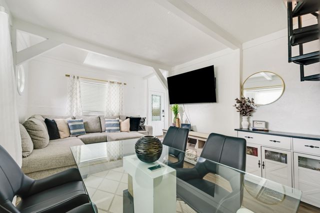 7 Lawndale Ave, Saugus, MA 01906