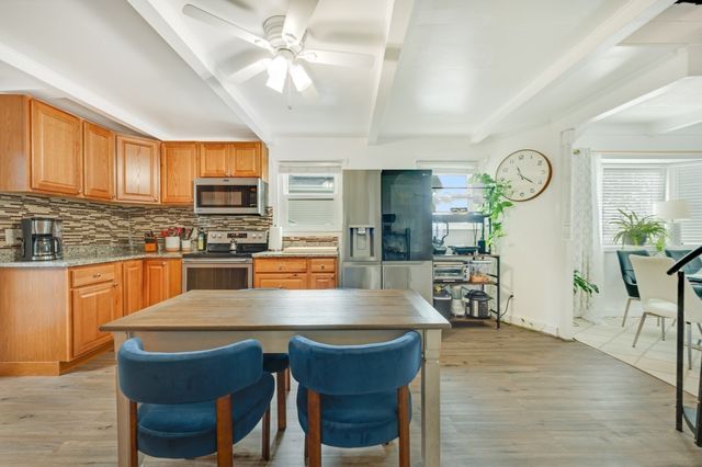 7 Lawndale Ave, Saugus, MA 01906