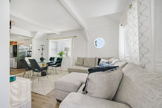 7 Lawndale Ave, Saugus, MA 01906