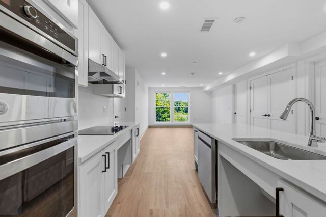 26 Union St 305, Natick, MA 01760