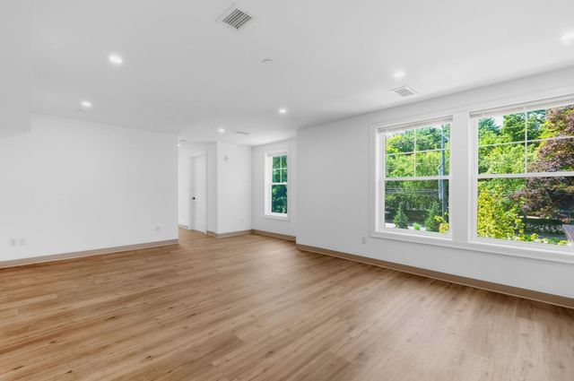 26 Union St 305, Natick, MA 01760