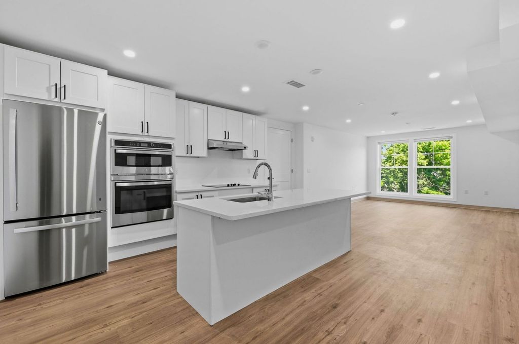 26 Union St 305, Natick, MA 01760