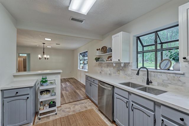 903 Commanche Road, Conroe, TX 77316