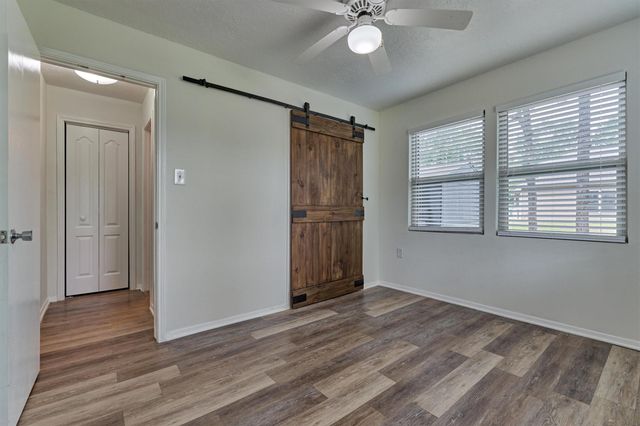 903 Commanche Road, Conroe, TX 77316