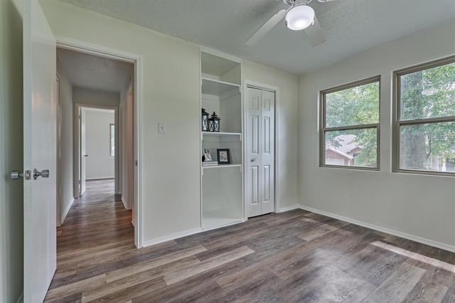 903 Commanche Road, Conroe, TX 77316