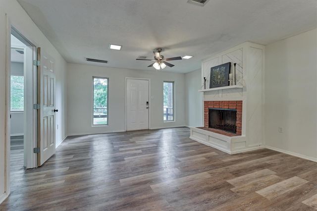 903 Commanche Road, Conroe, TX 77316