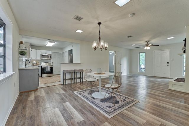 903 Commanche Road, Conroe, TX 77316