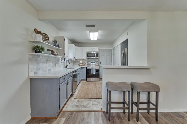 903 Commanche Road, Conroe, TX 77316