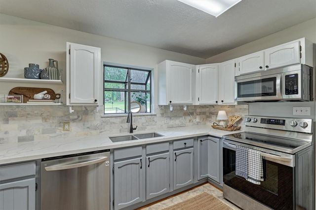 903 Commanche Road, Conroe, TX 77316