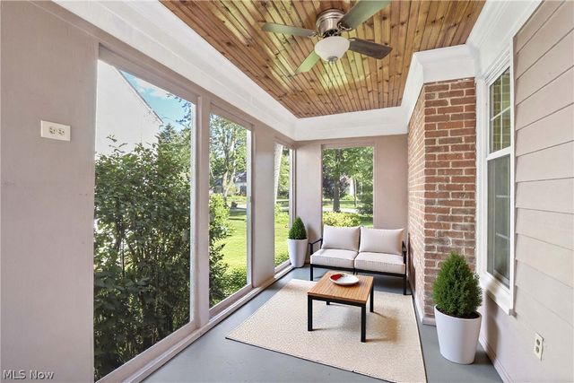 28302 W Oviatt Road, Bay Village, OH 44140