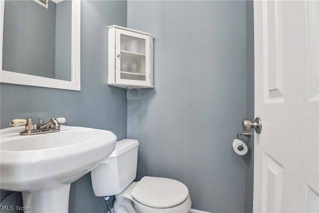 28302 W Oviatt Road, Bay Village, OH 44140