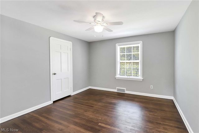 28302 W Oviatt Road, Bay Village, OH 44140