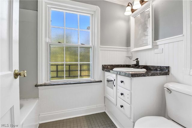 28302 W Oviatt Road, Bay Village, OH 44140