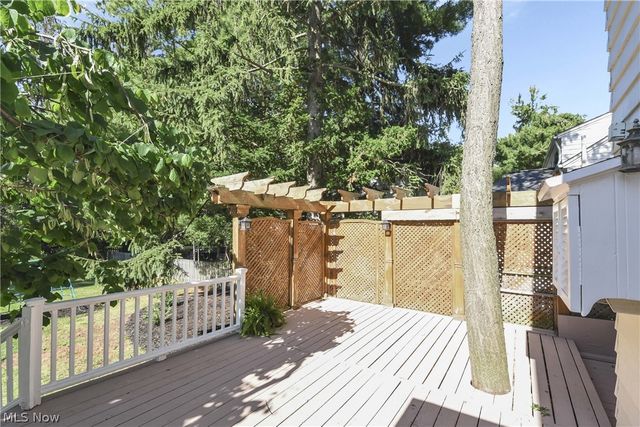 28302 W Oviatt Road, Bay Village, OH 44140