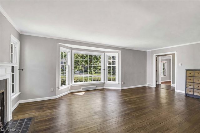 28302 W Oviatt Road, Bay Village, OH 44140