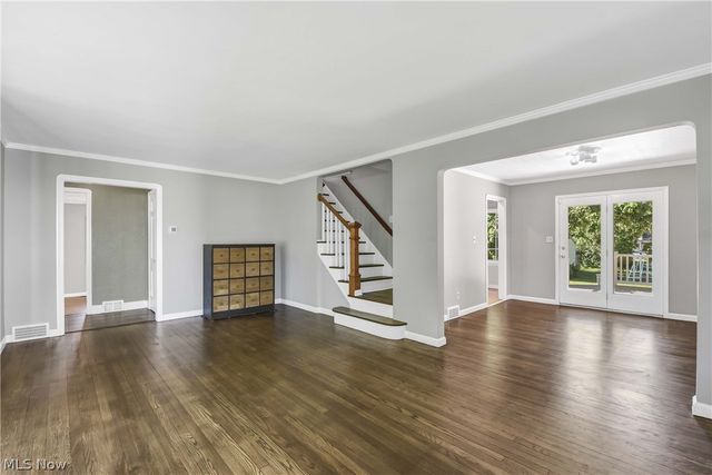 28302 W Oviatt Road, Bay Village, OH 44140