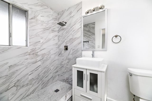 2424 W Holland Avenue, Fresno, CA 93705