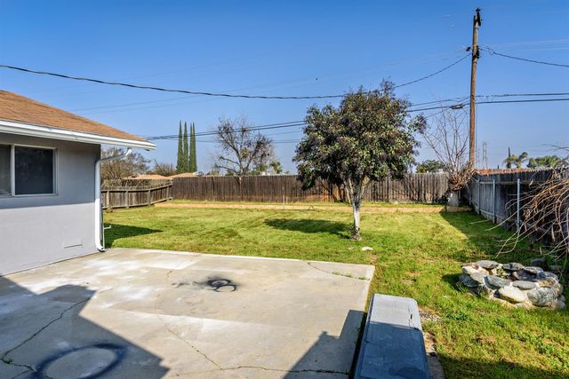 2424 W Holland Avenue, Fresno, CA 93705