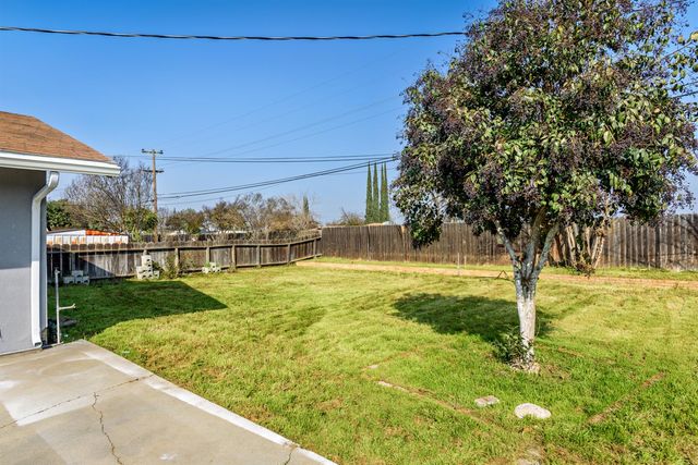 2424 W Holland Avenue, Fresno, CA 93705