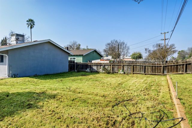 2424 W Holland Avenue, Fresno, CA 93705