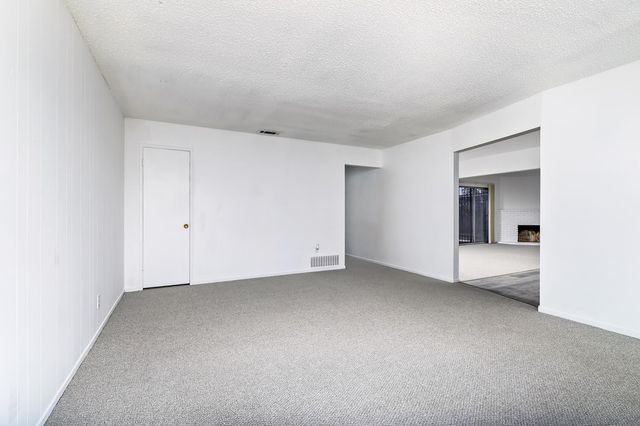 2424 W Holland Avenue, Fresno, CA 93705