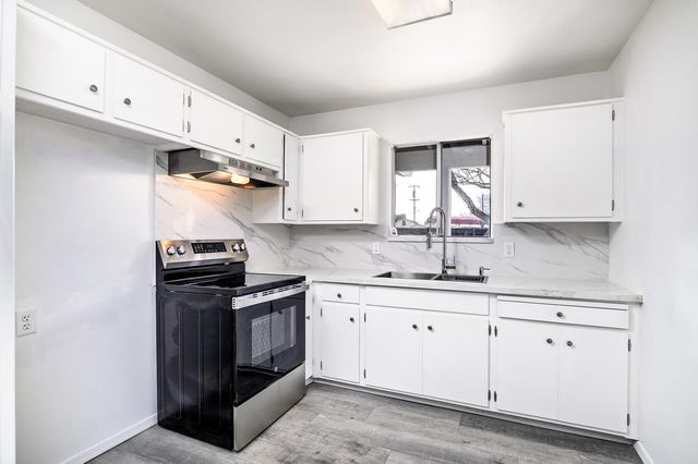 2424 W Holland Avenue, Fresno, CA 93705