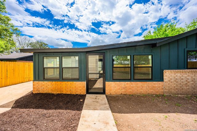 129 Willow Way, Kerrville, TX 78028