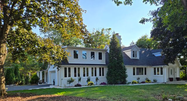 25W201 Summit Drive, Naperville, IL 60563