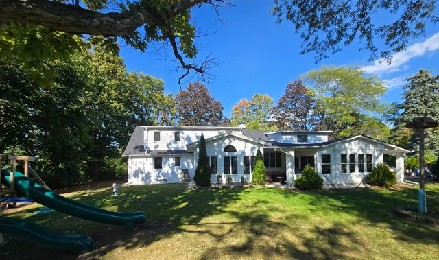 25W201 Summit Drive, Naperville, IL 60563